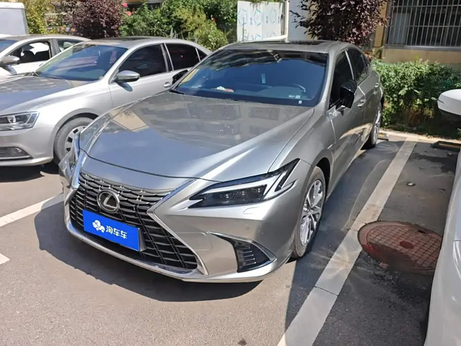 Lexus ES, 2025