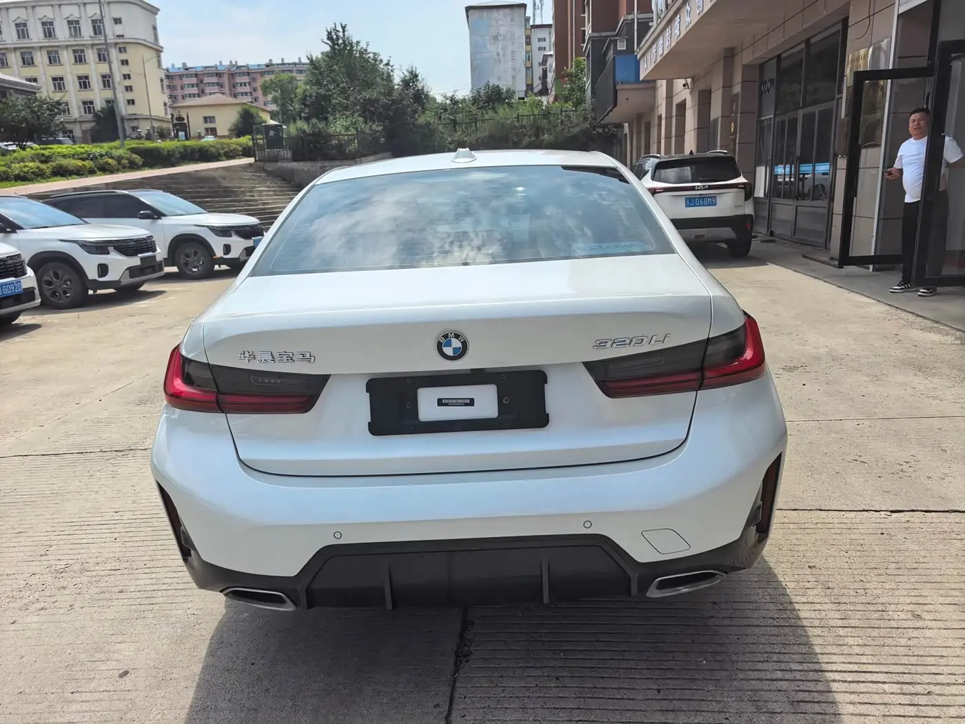 BMW 3 Series 2023 — Photo 6/13