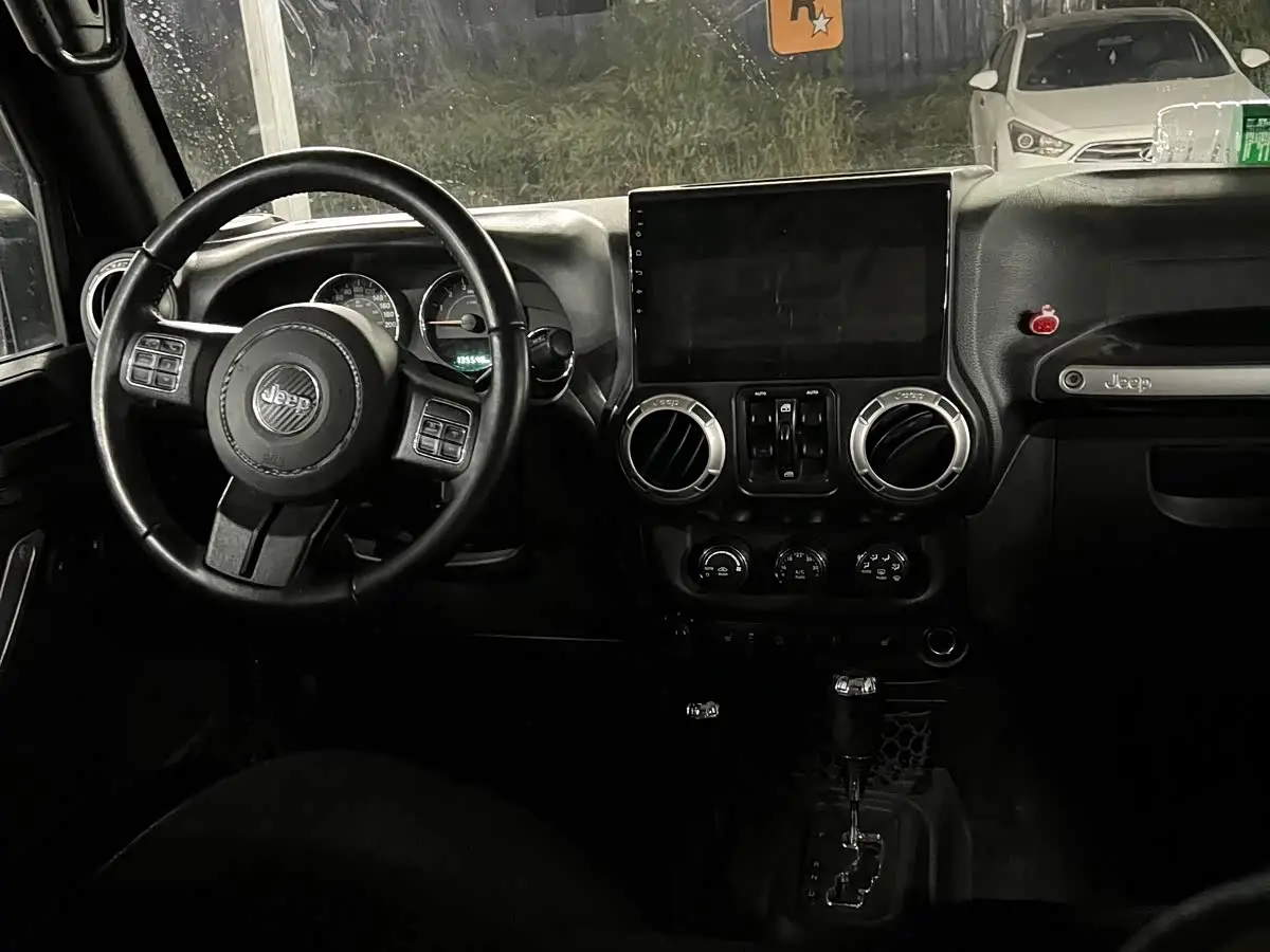 Jeep Wrangler 2018 — Фото 6/9