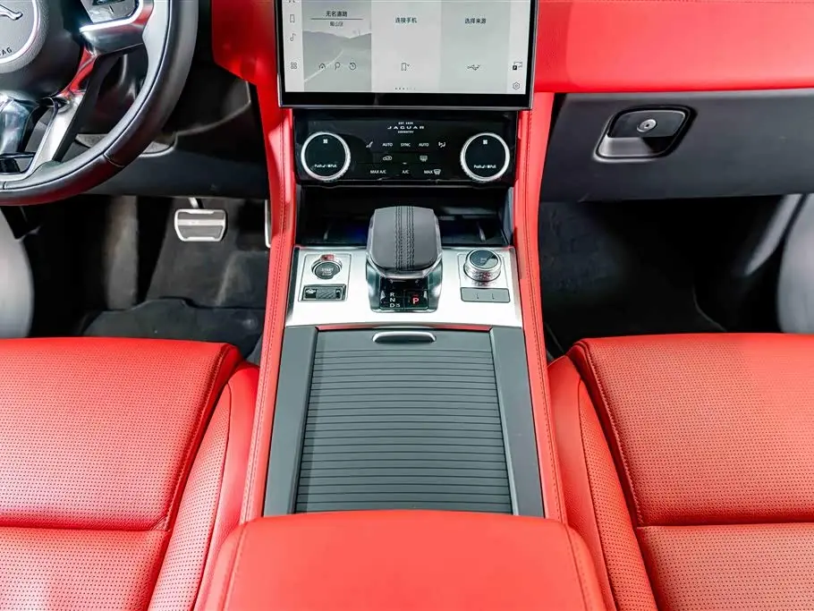 Jaguar F-PACE 2024 — Photo 12/20