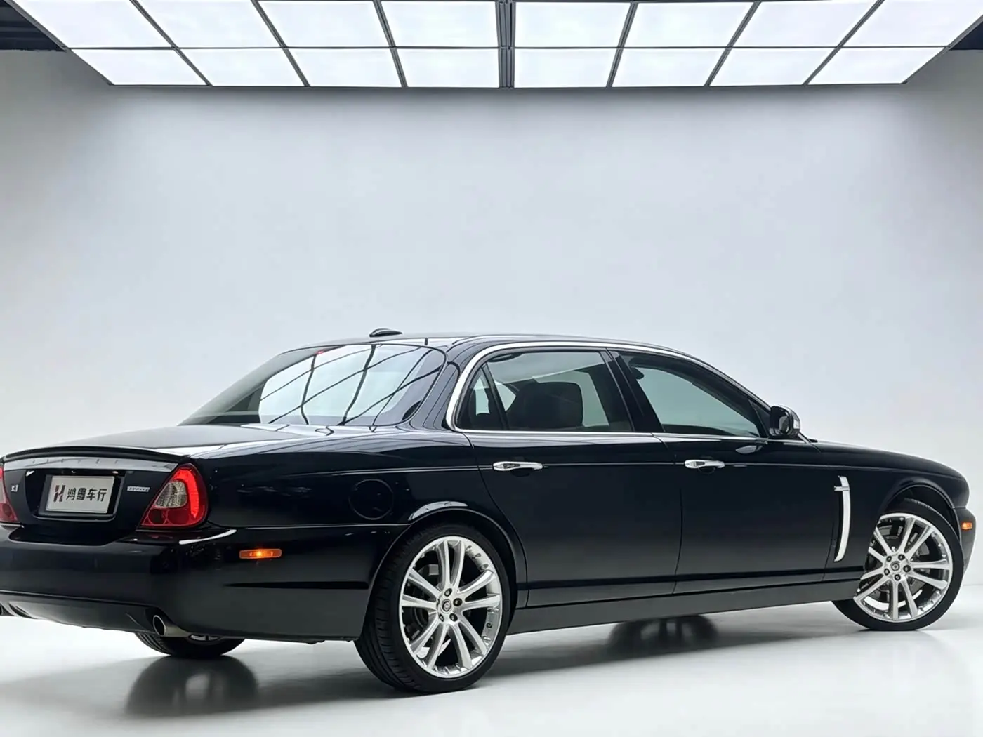 Jaguar XJ 2009 — Фото 4/12