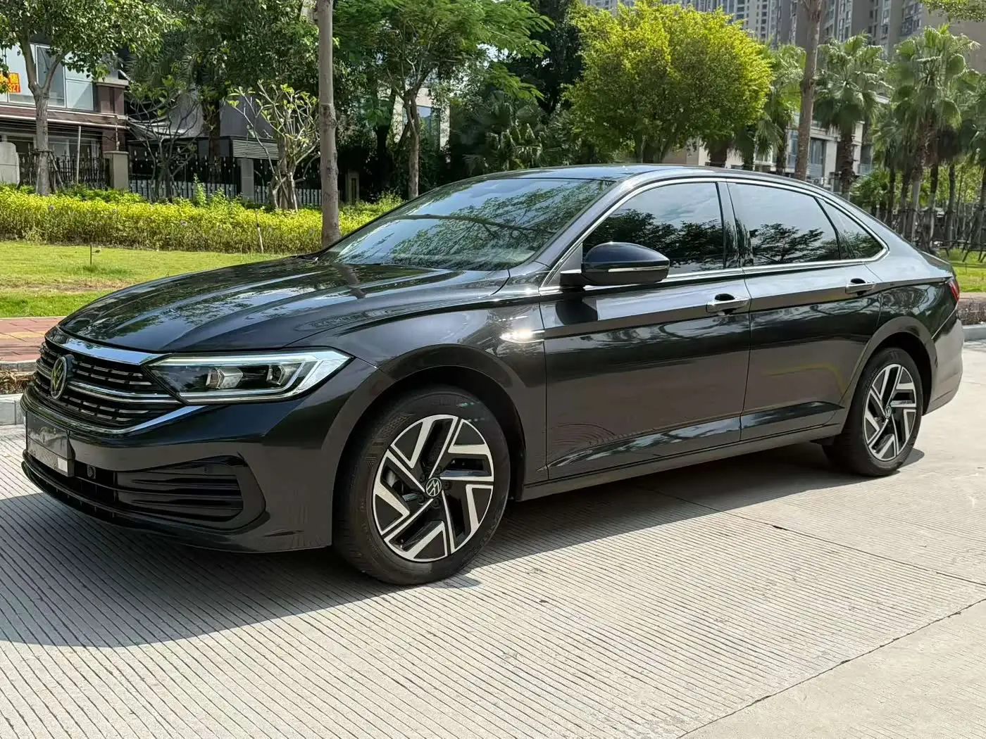 Volkswagen Sagitar 2025 — Photo 1/9