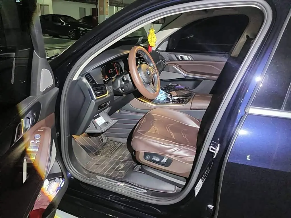 BMW X5 2023 — Photo 8/15
