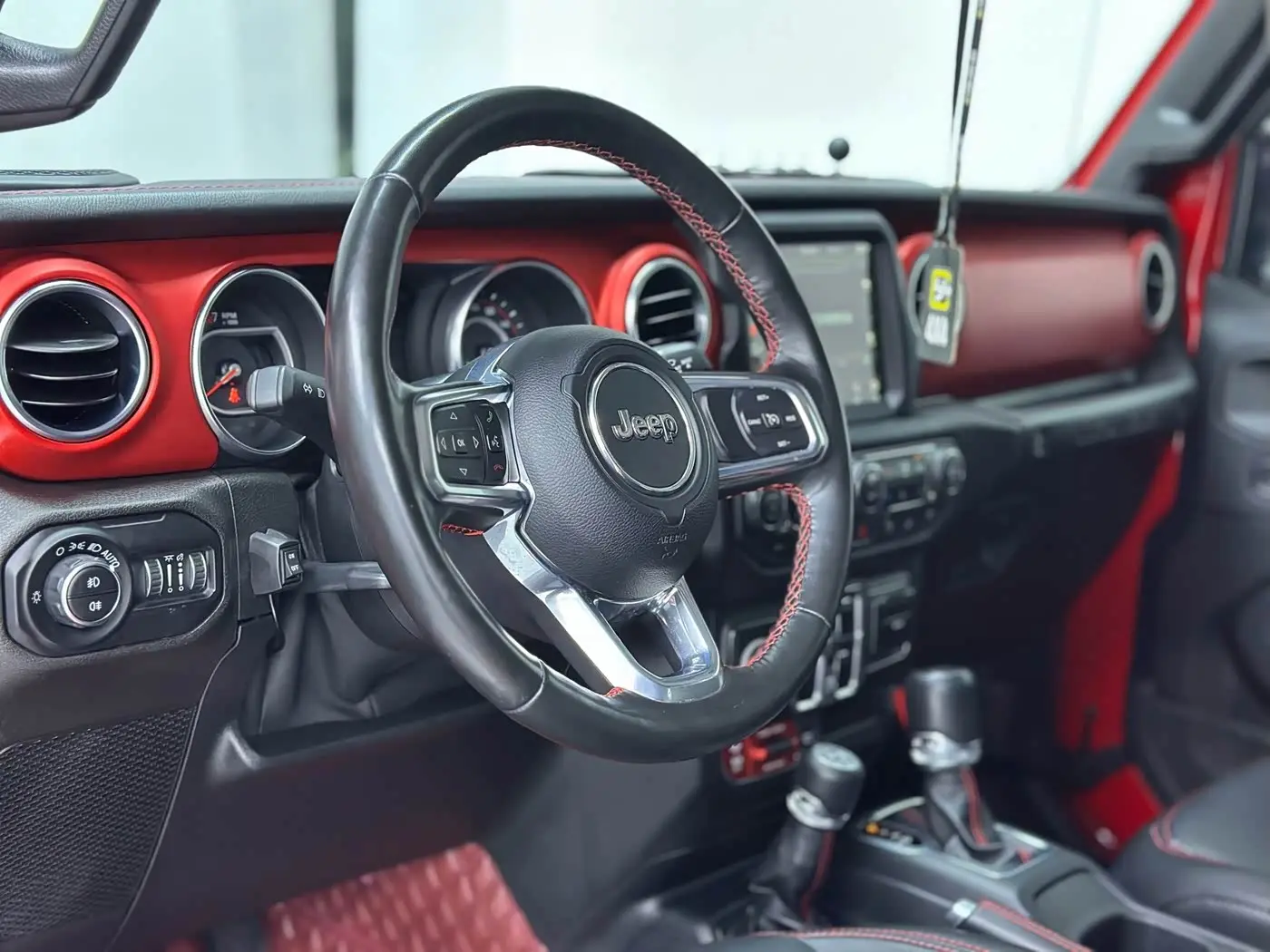 Jeep Wrangler 2020 — Фото 5/17