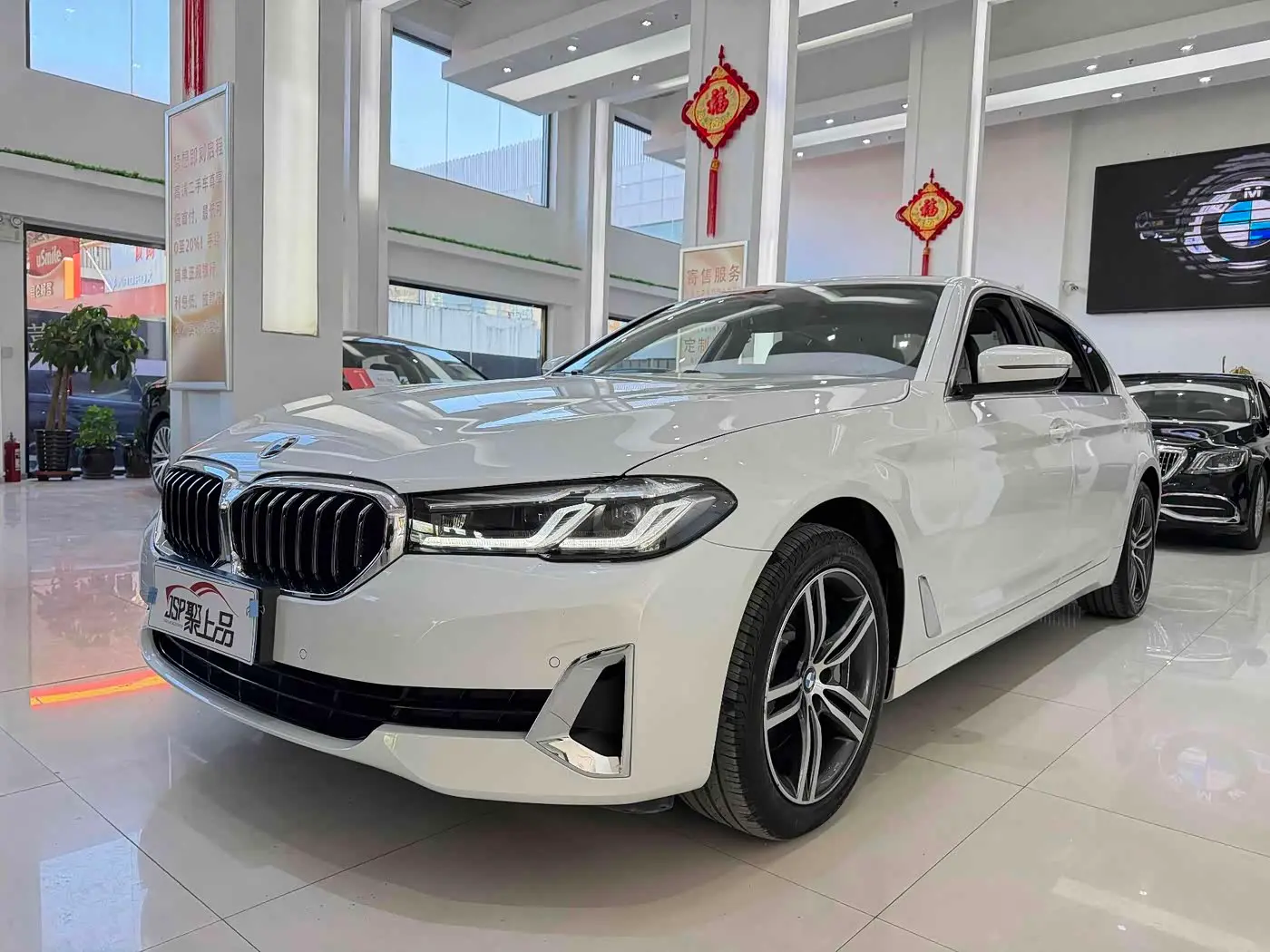 BMW 5 Series 2021 — Фото 1/12