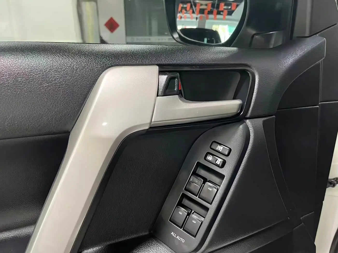 Toyota Prado 2019 — Photo 13/20