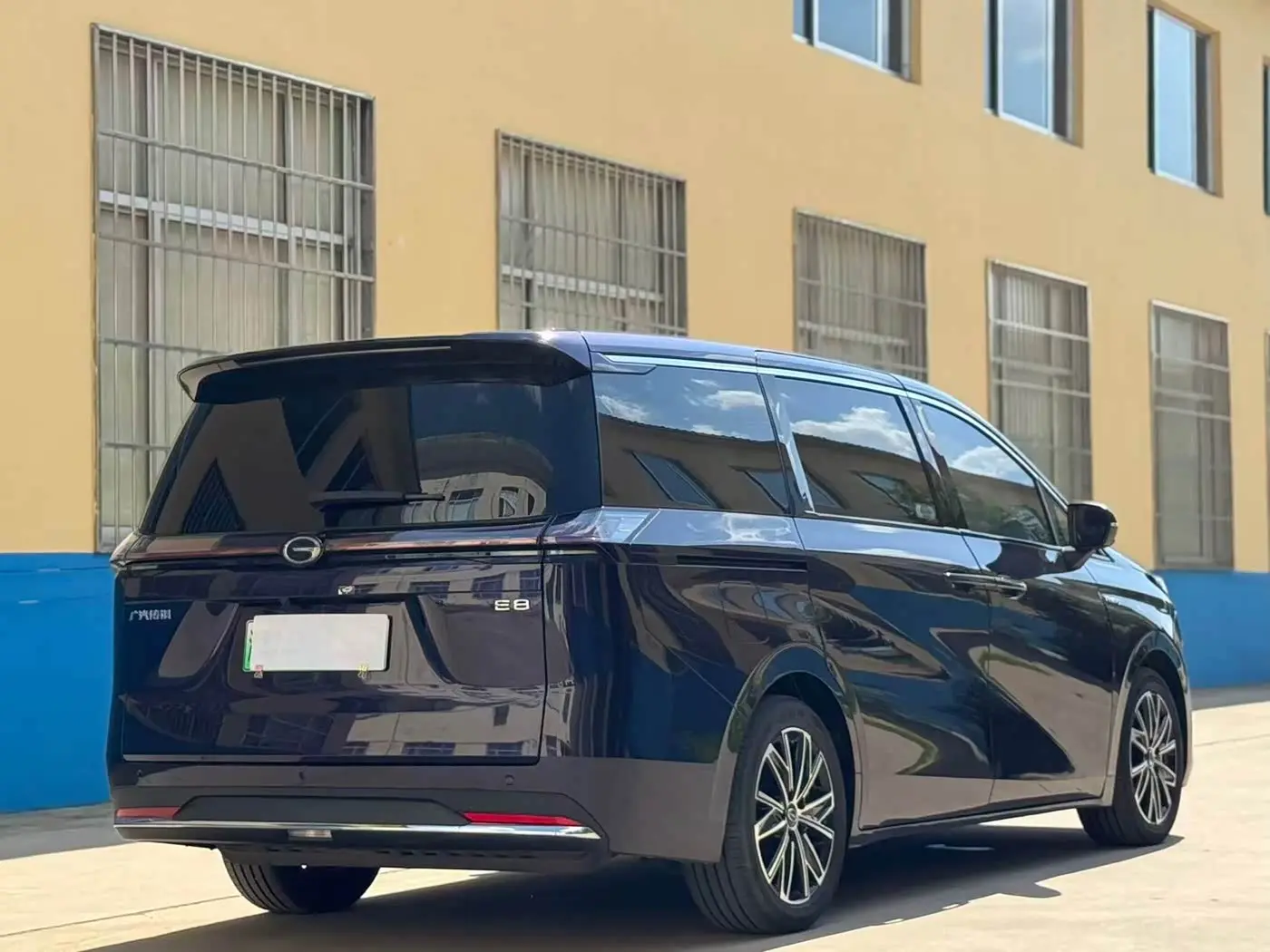 GAC Trumpchi Trumpchi E8 NEV 2024 — Photo 7/9