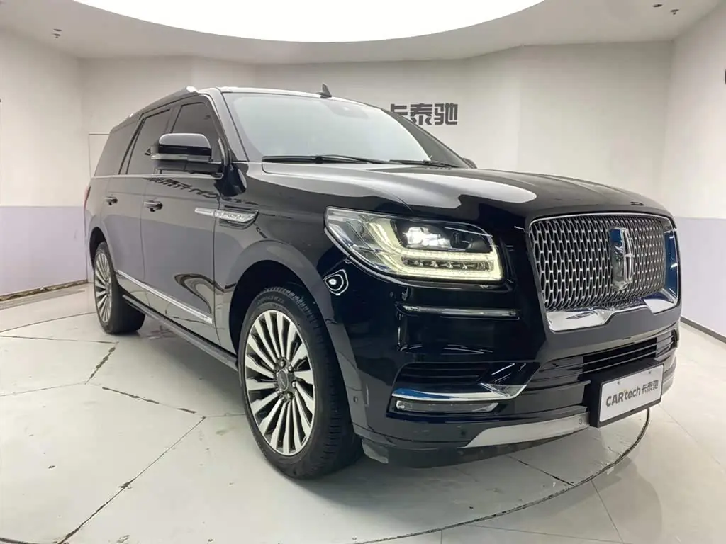 Lincoln Navigator 2021 — ფოტო 2/20