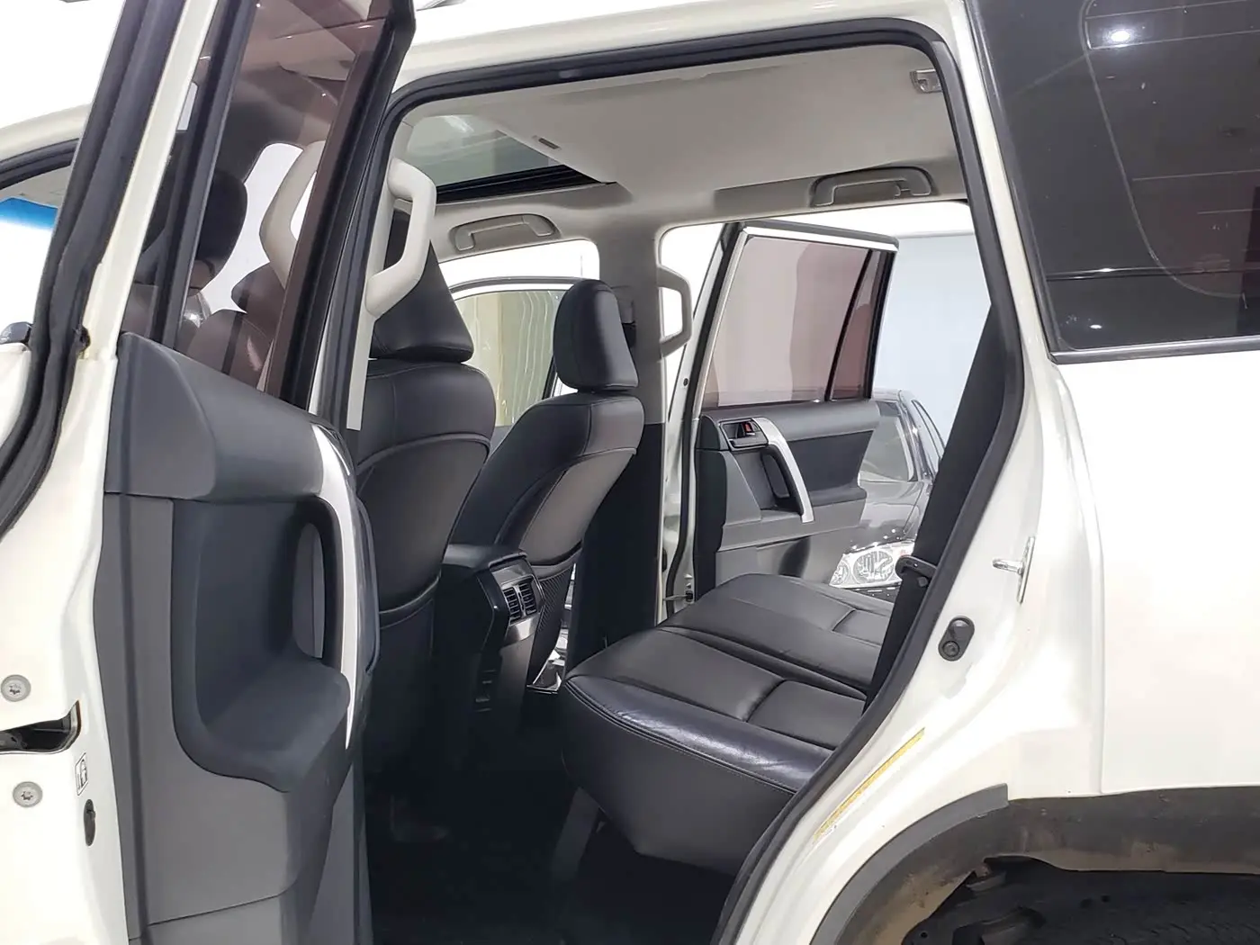 Toyota Prado 2017 — Photo 7/17