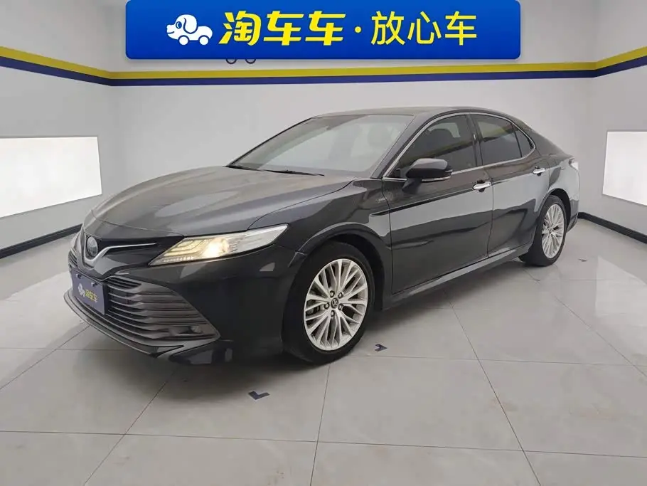 Toyota Camry 2018 — Photo 1/16