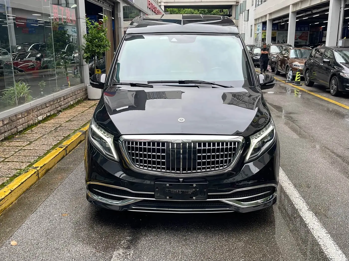 Mercedes-Benz V-Class 2022 — Photo 2/20