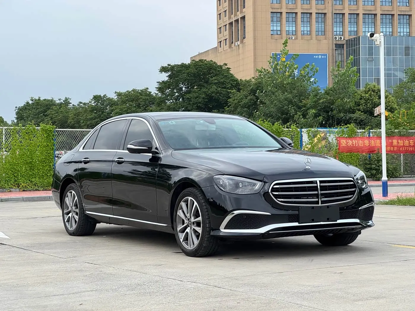Mercedes-Benz E-Class 2019 — Photo 3/16