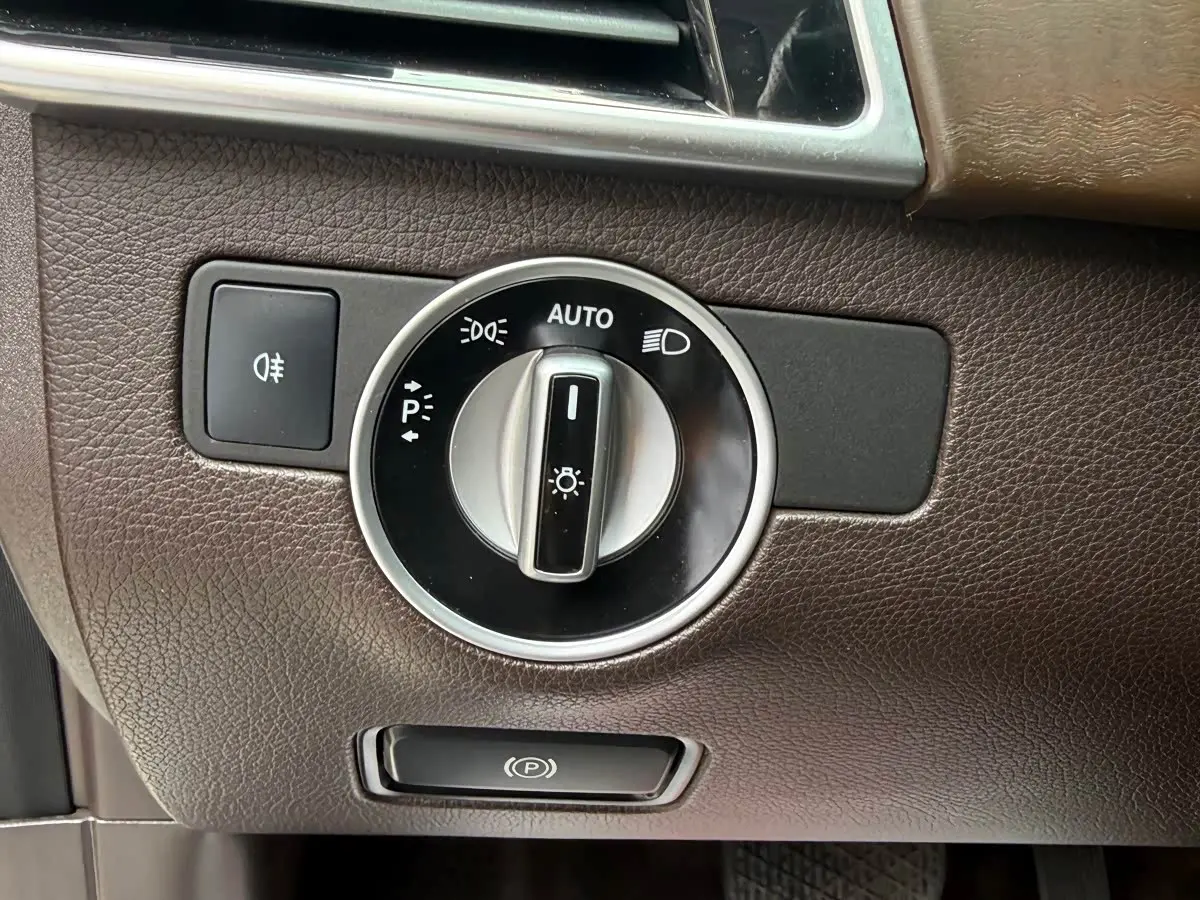 Mercedes-Benz GLE 2018 — Фото 17/20
