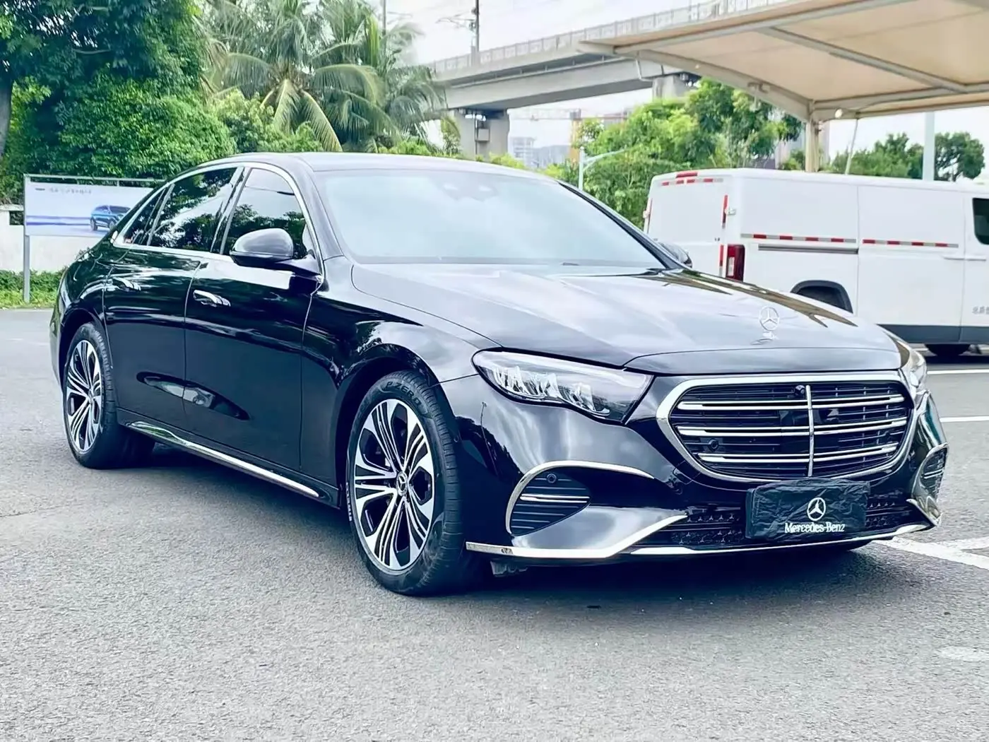 Mercedes-Benz E-Class 2025 — Фото 3/9