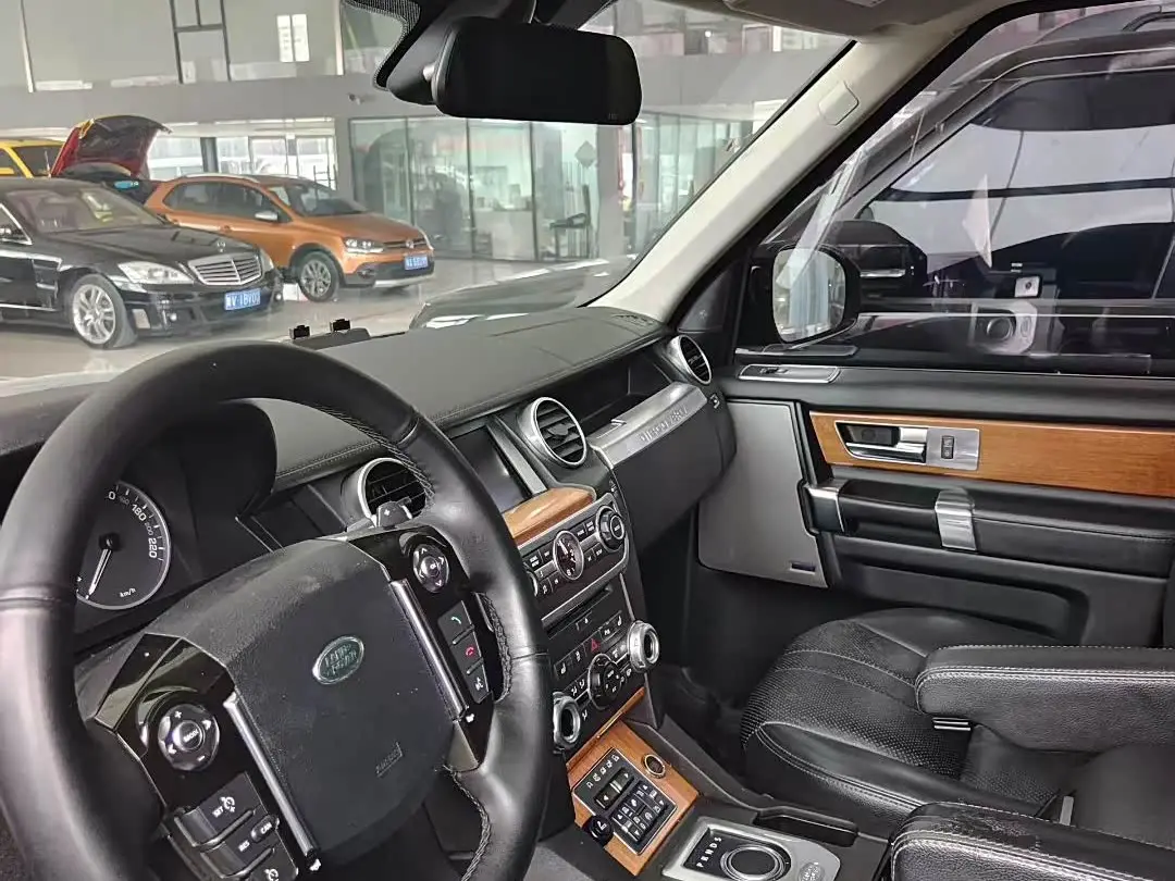 Land Rover Discovery 2016 — Фото 4/8