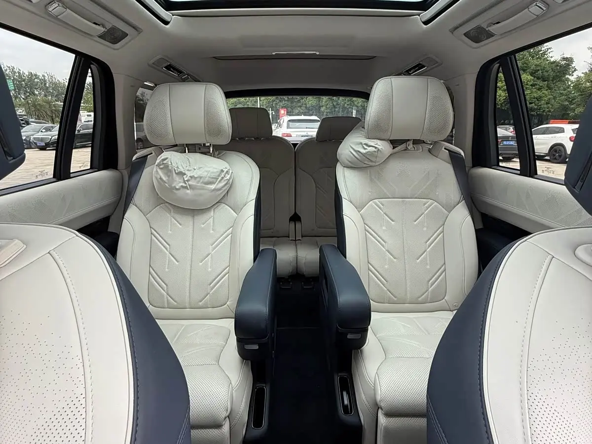ZEEKR 9X 2026 — Photo 15/17