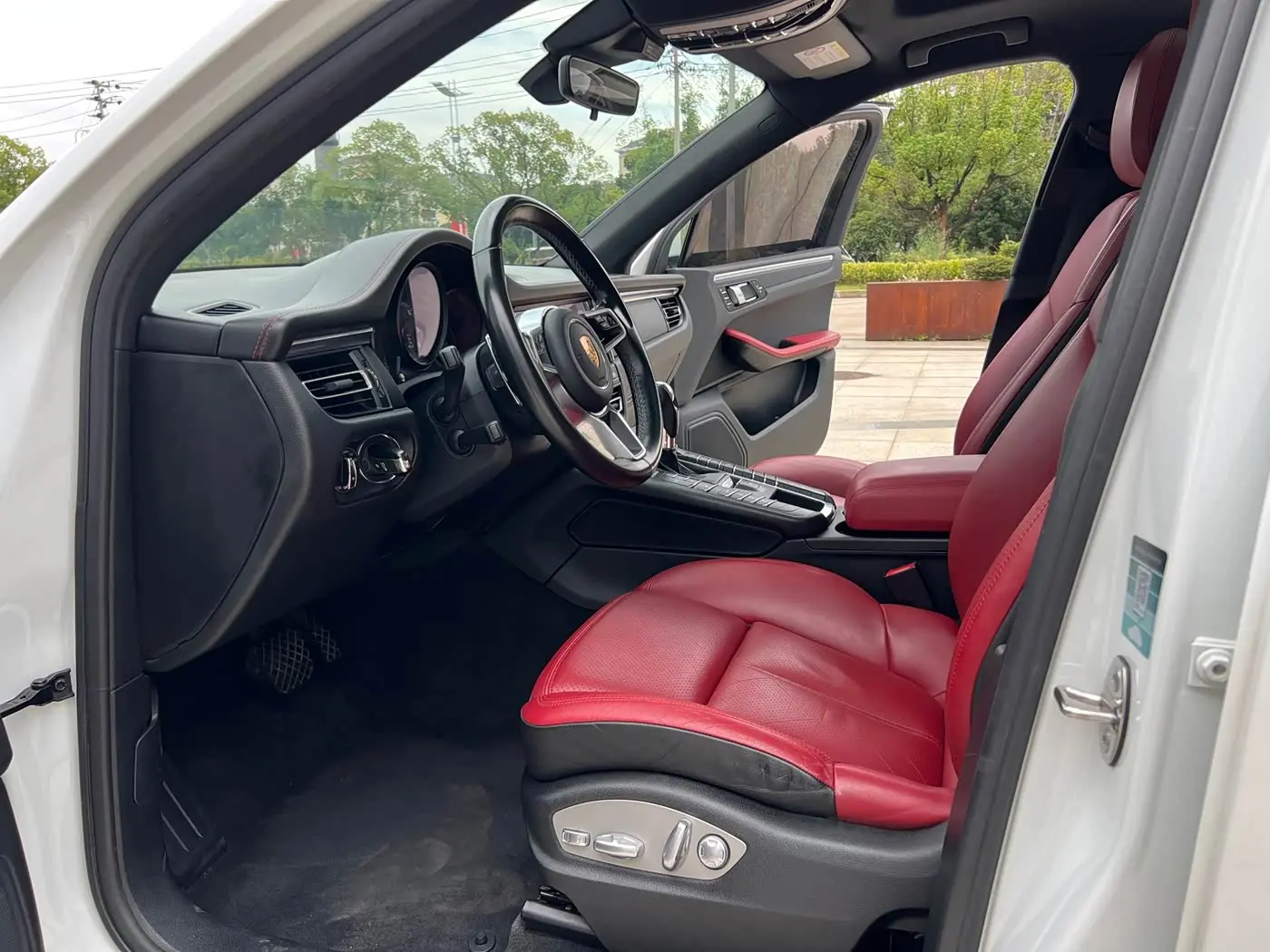 Porsche Macan 2019 — Photo 6/9