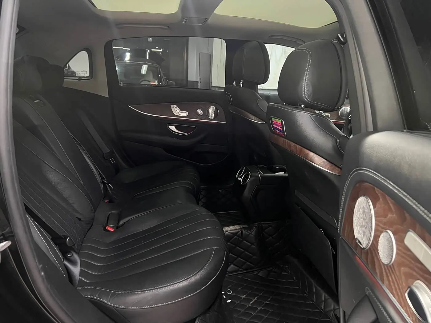 Mercedes-Benz E-Class 2020 — Photo 11/16