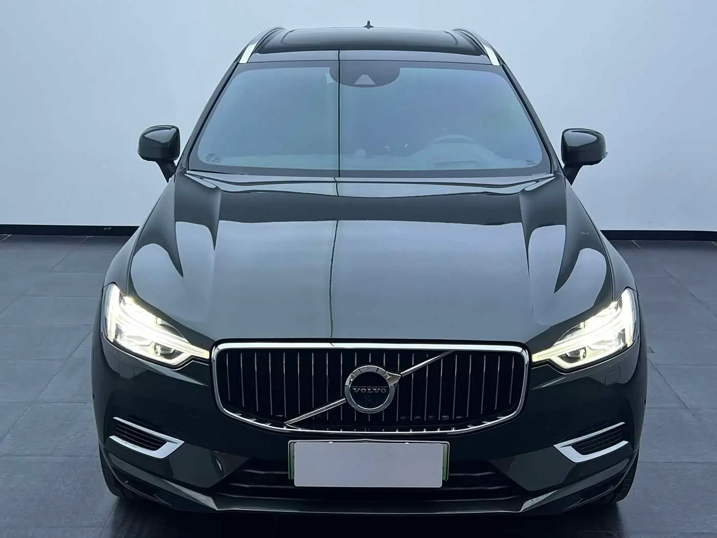 Volvo XC60 Plug-in Hybrid 2020 — Фото 2/19