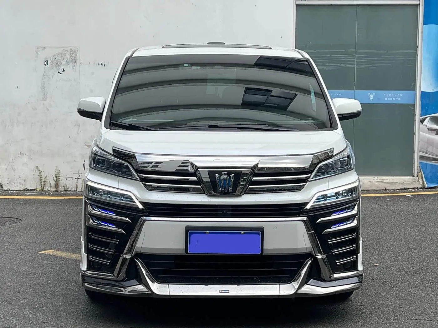 Toyota Vellfire 2022 — Photo 2/18