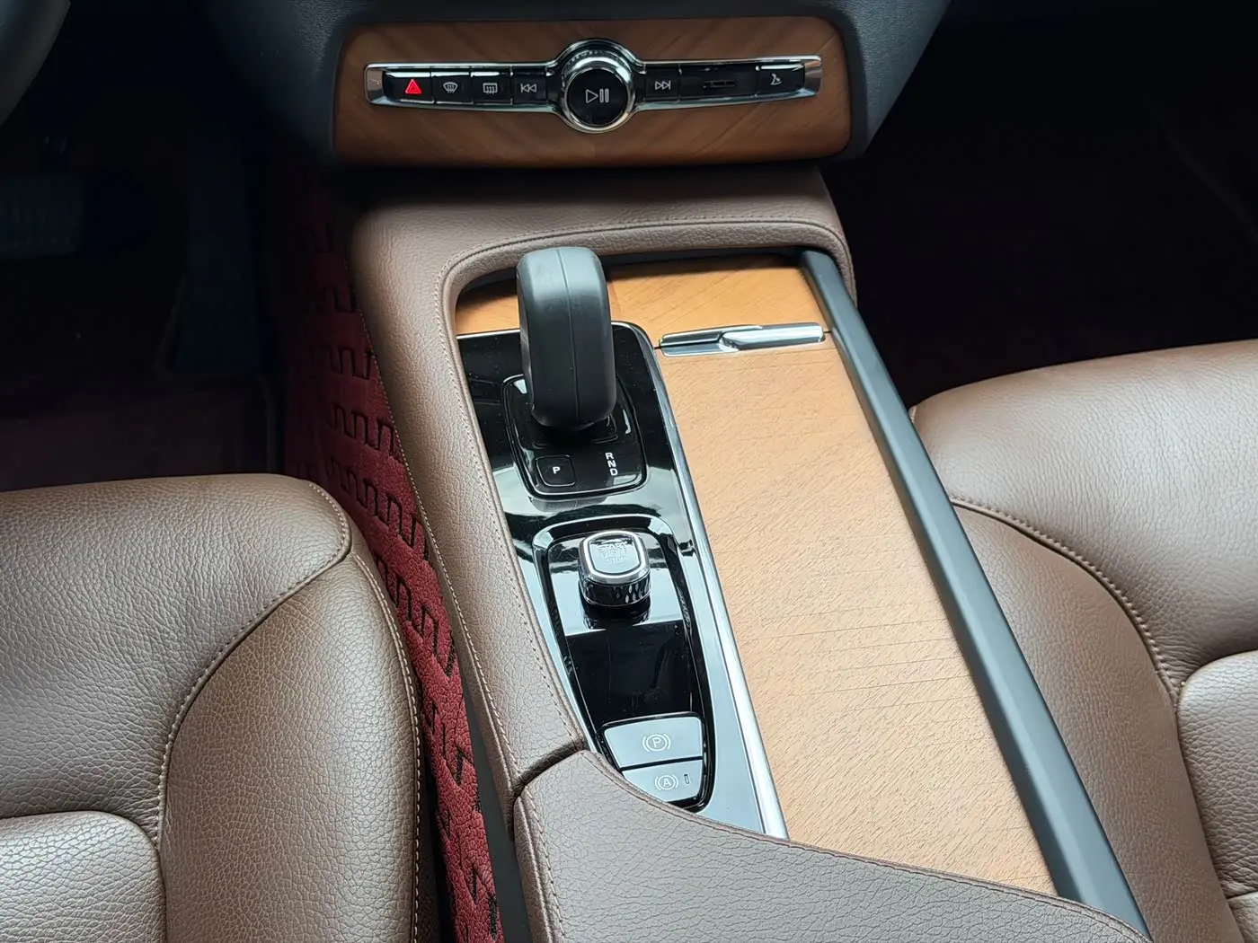 Volvo XC90 2022 — Photo 12/16