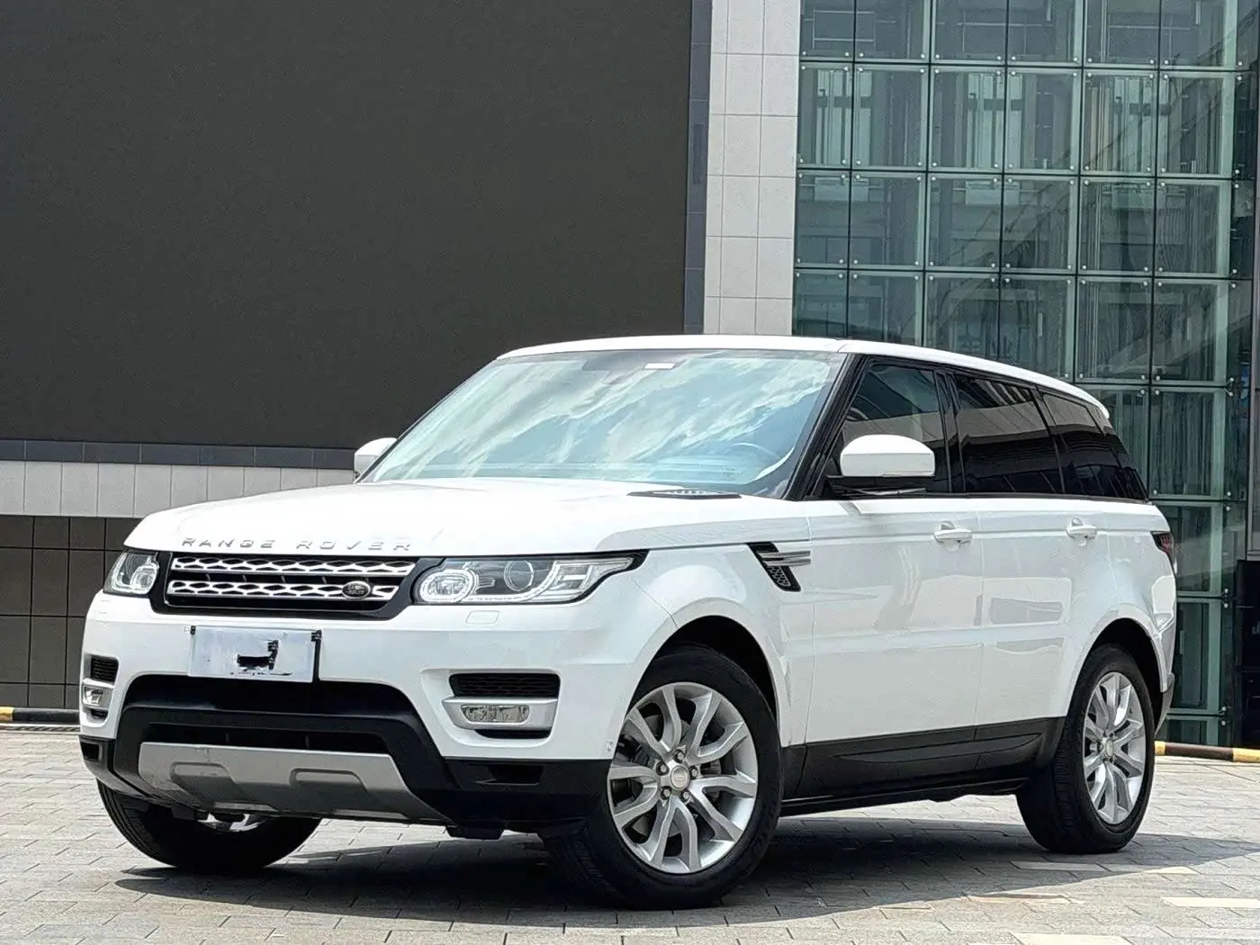 Land Rover Range Rover Sport 2014 — Photo 1/9