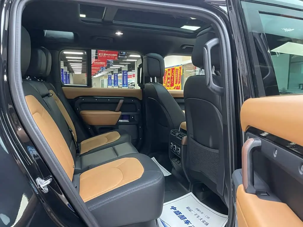 Land Rover Defender 2024 — Photo 15/20