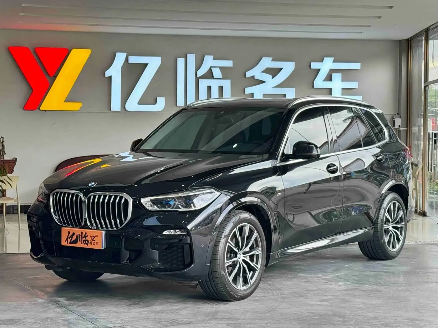 BMW X5 2020 — Фото 1/16