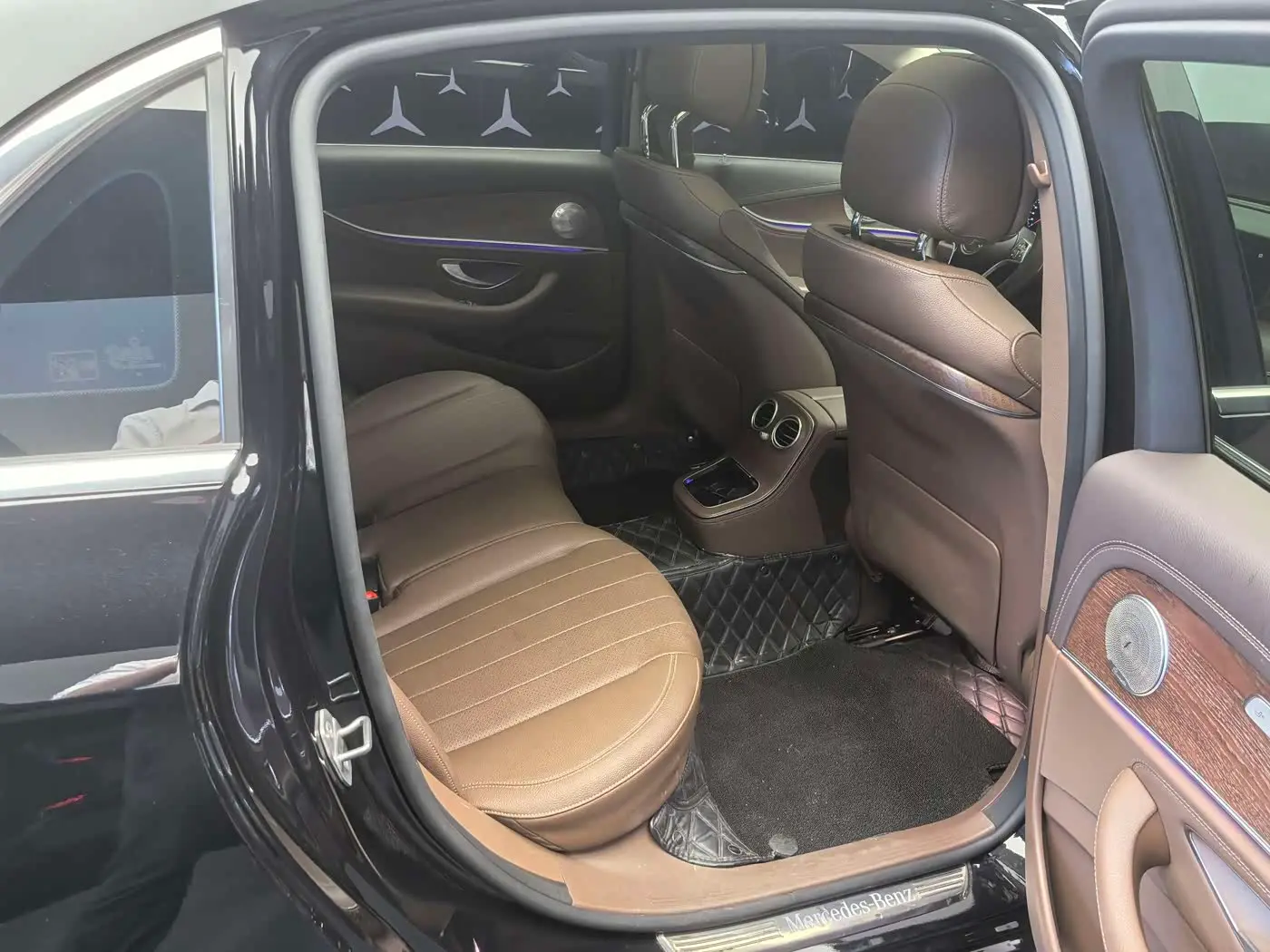 Mercedes-Benz E-Class 2022 — Photo 17/20