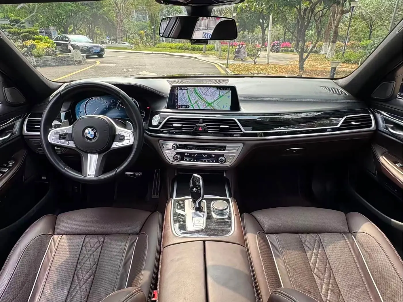 BMW 7 Series 2019 — Photo 10/16