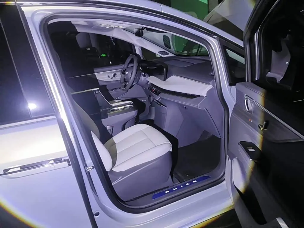 Buick GL8 2025 — Photo 12/12