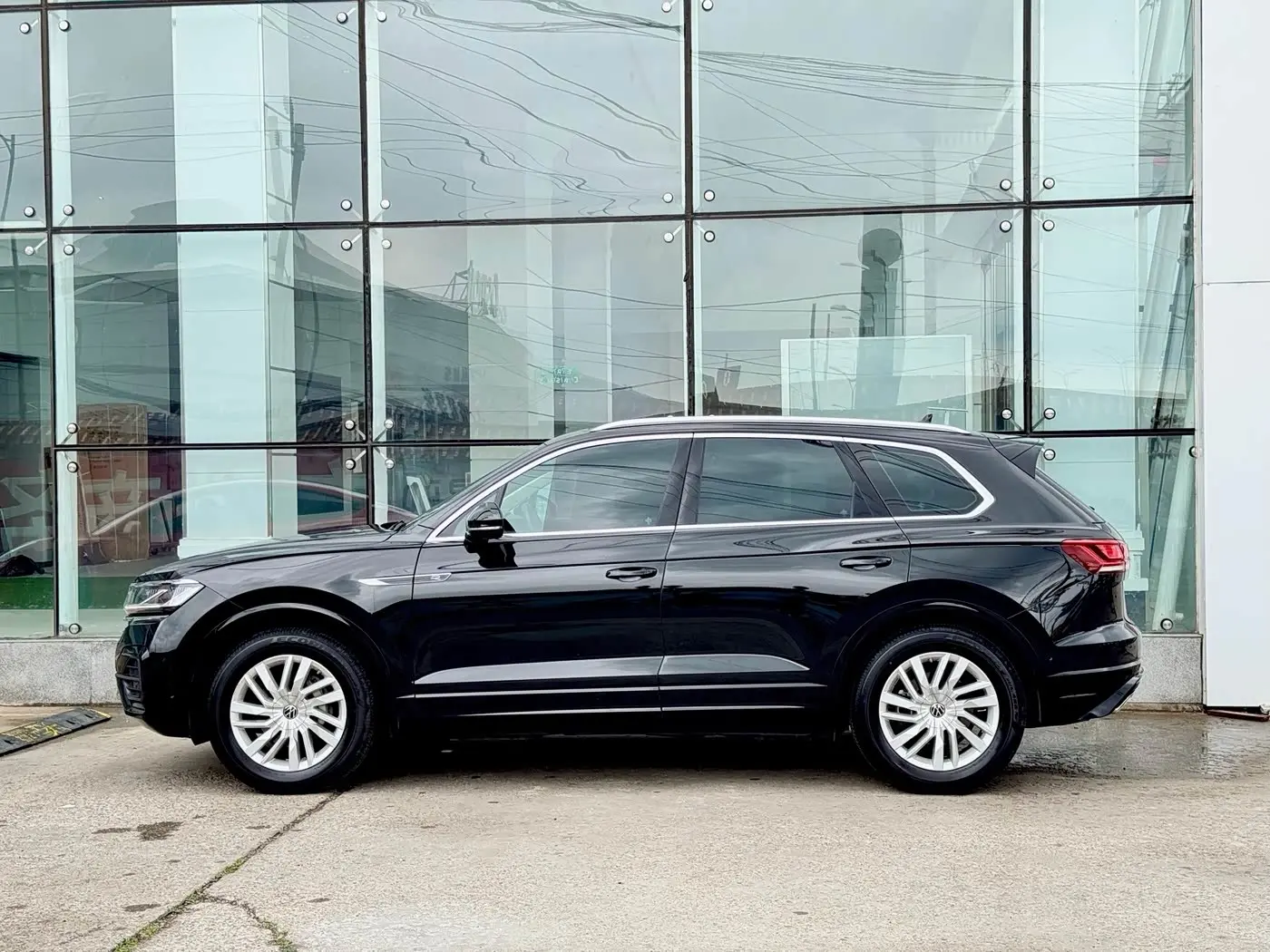 Volkswagen Touareg 2024 — Photo 8/19