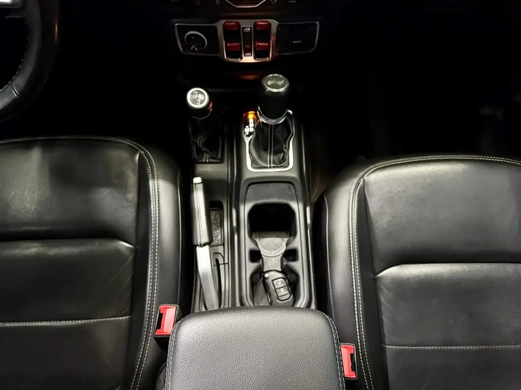 Jeep Wrangler 2021 — Фото 19/20
