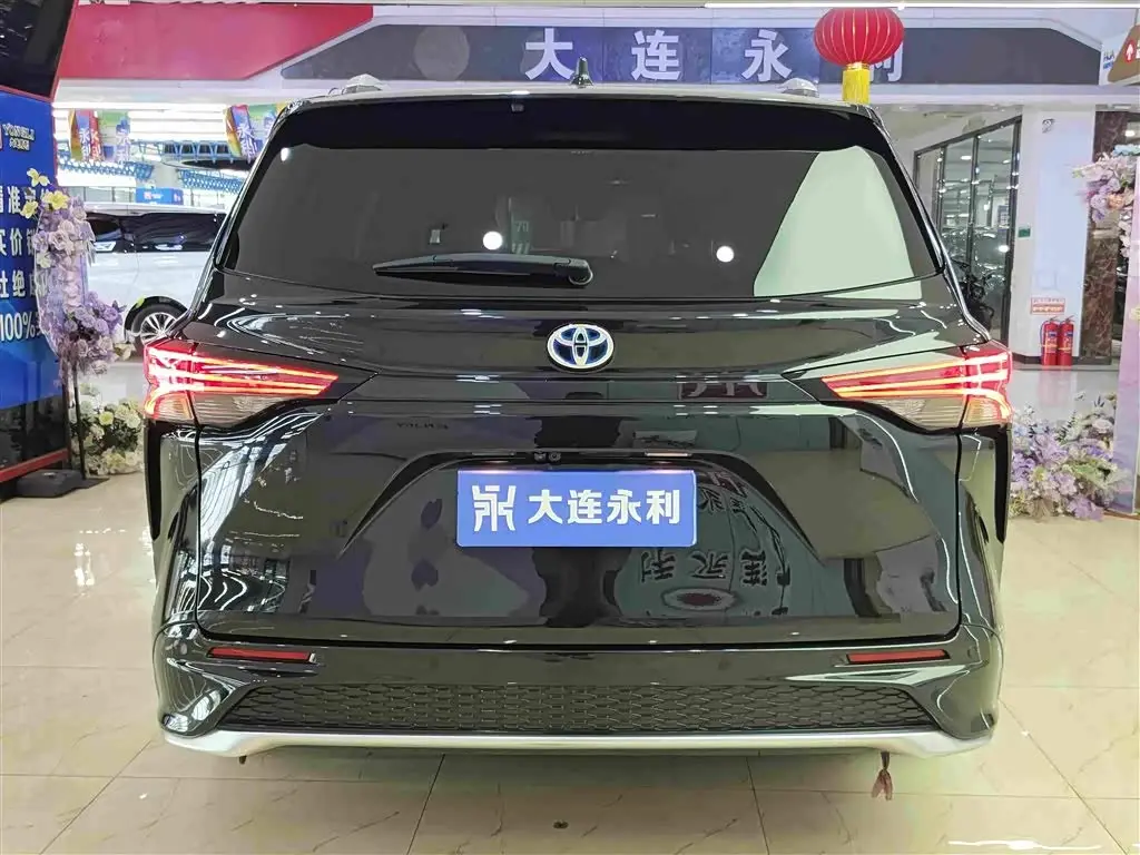 Toyota Granvia 2023 — Photo 13/18