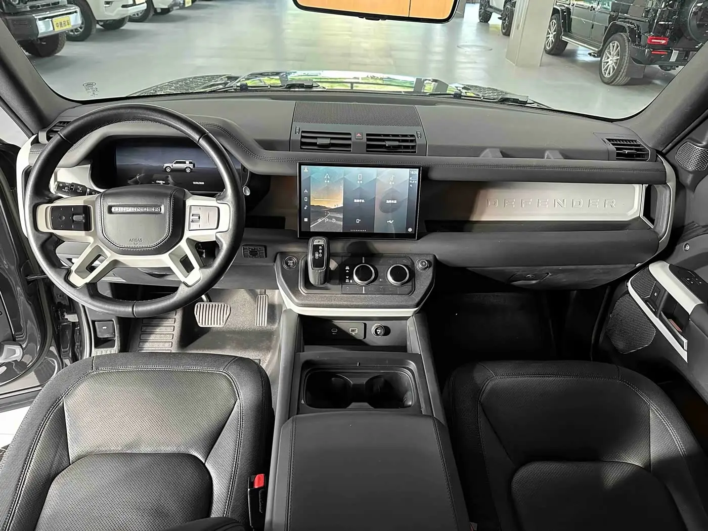 Land Rover Defender 2023 — Photo 5/12