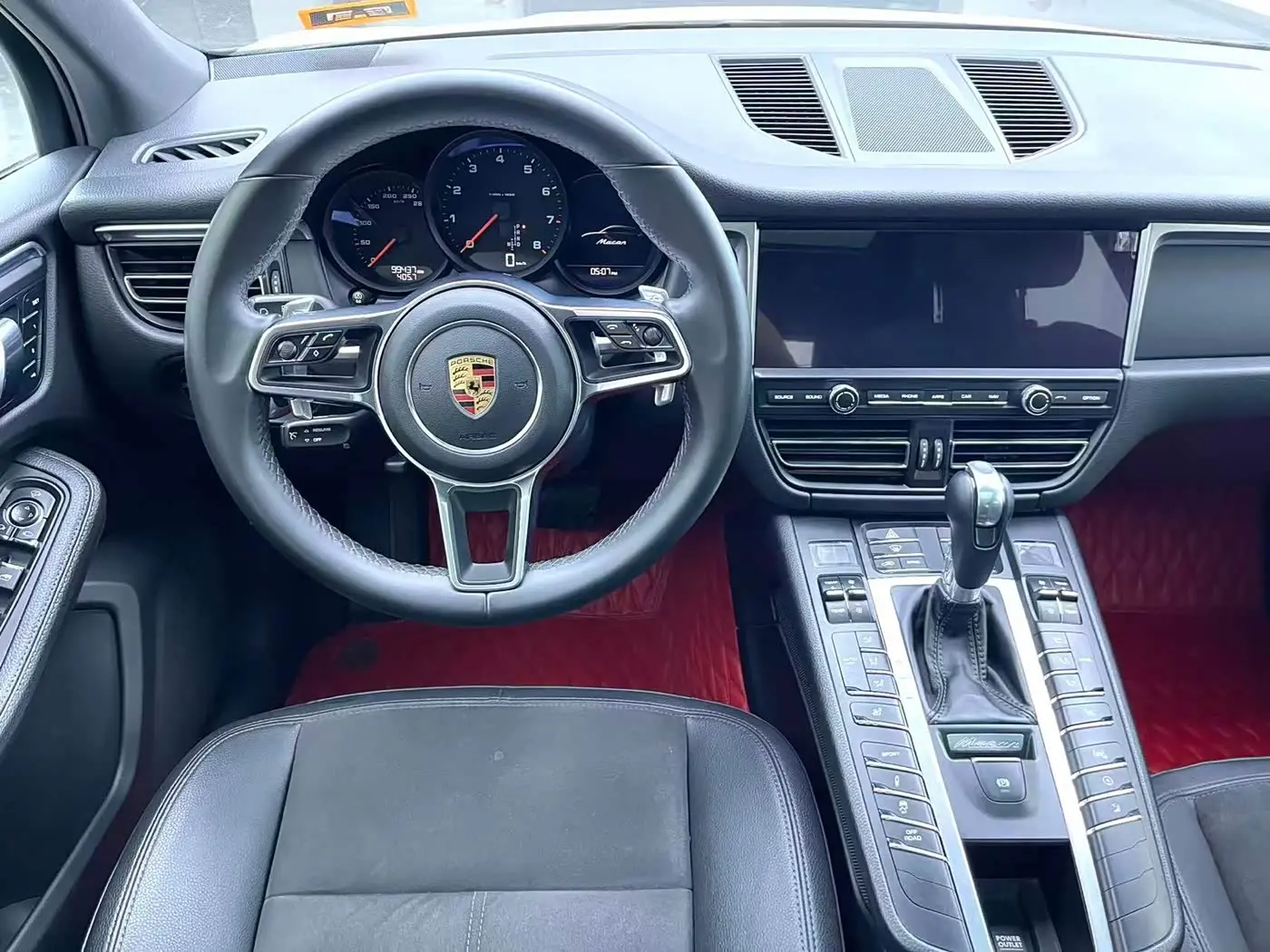 Porsche Macan 2019 — Photo 8/15