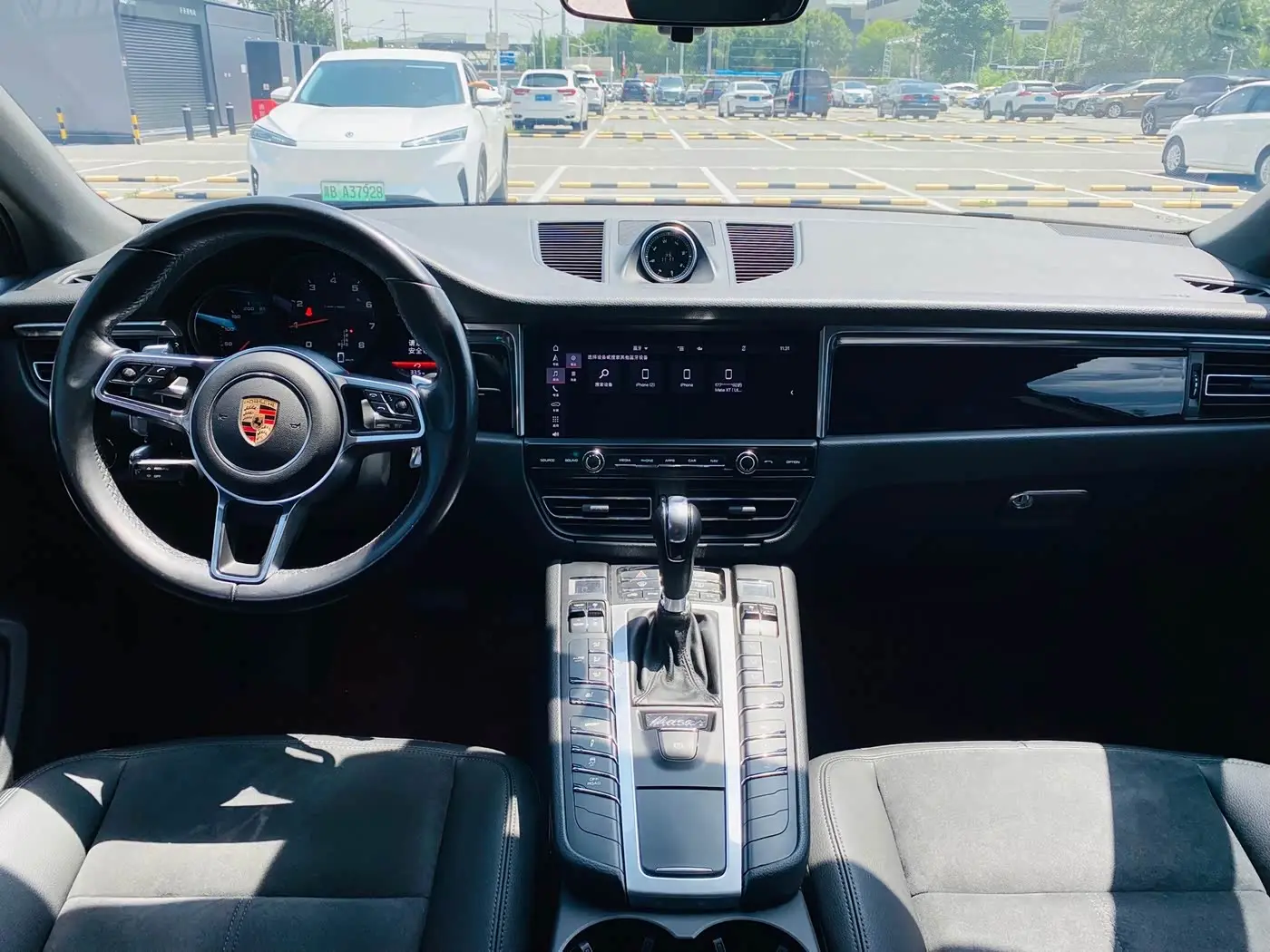 Porsche Macan 2020 — Photo 11/18