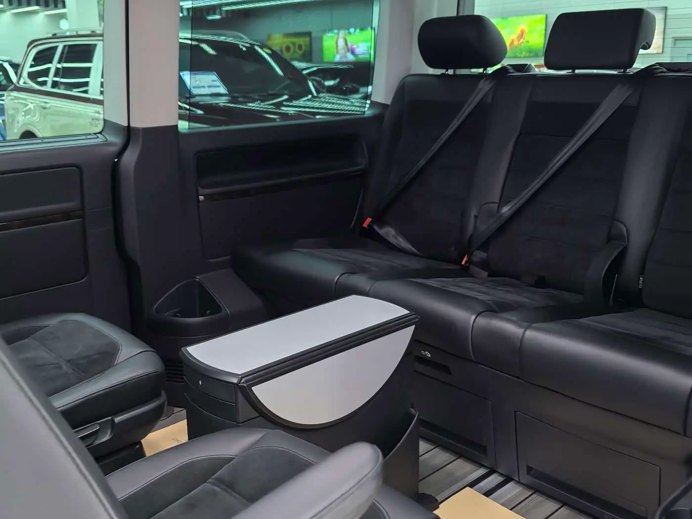 Volkswagen Multivan 2019 — Фото 15/18