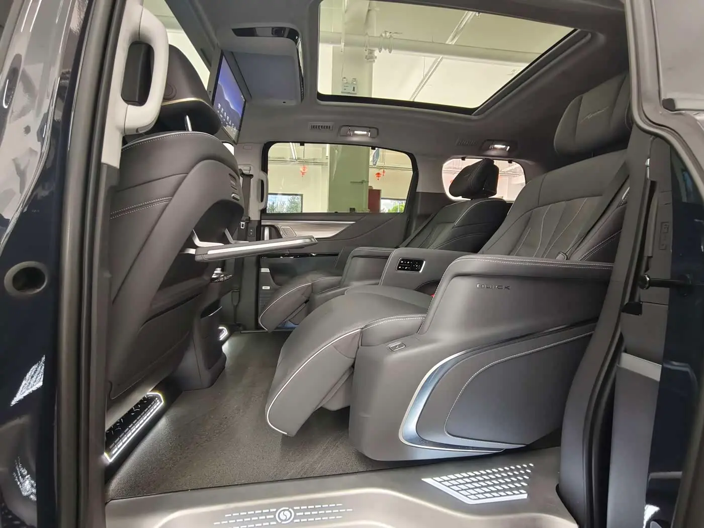 Buick GL8 2025 — Photo 13/20