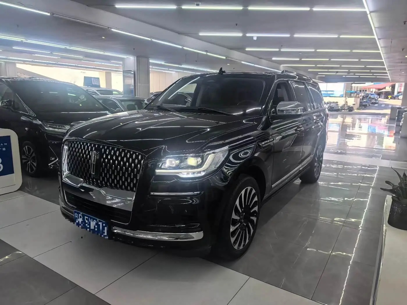 Lincoln Navigator 2023 — Photo 4/6