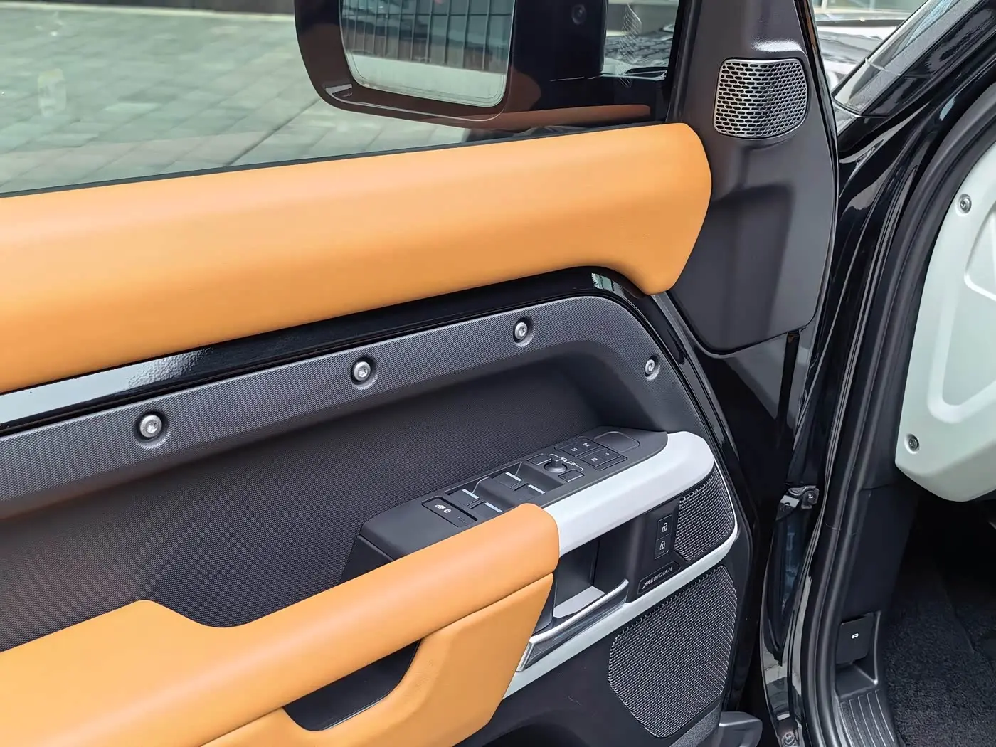 Land Rover Defender 2023 — ფოტო 9/19