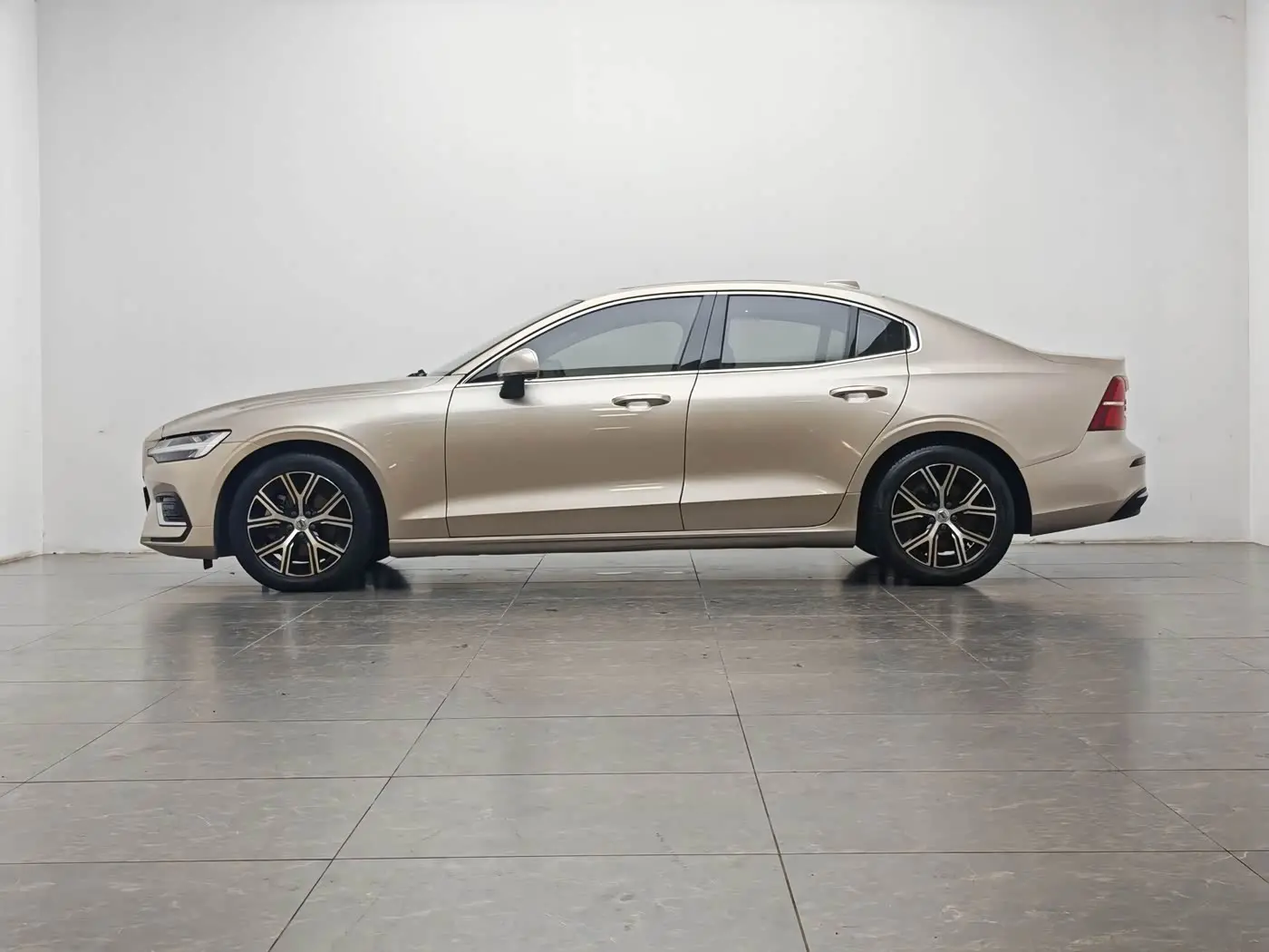 Volvo S60 2023 — Фото 10/20