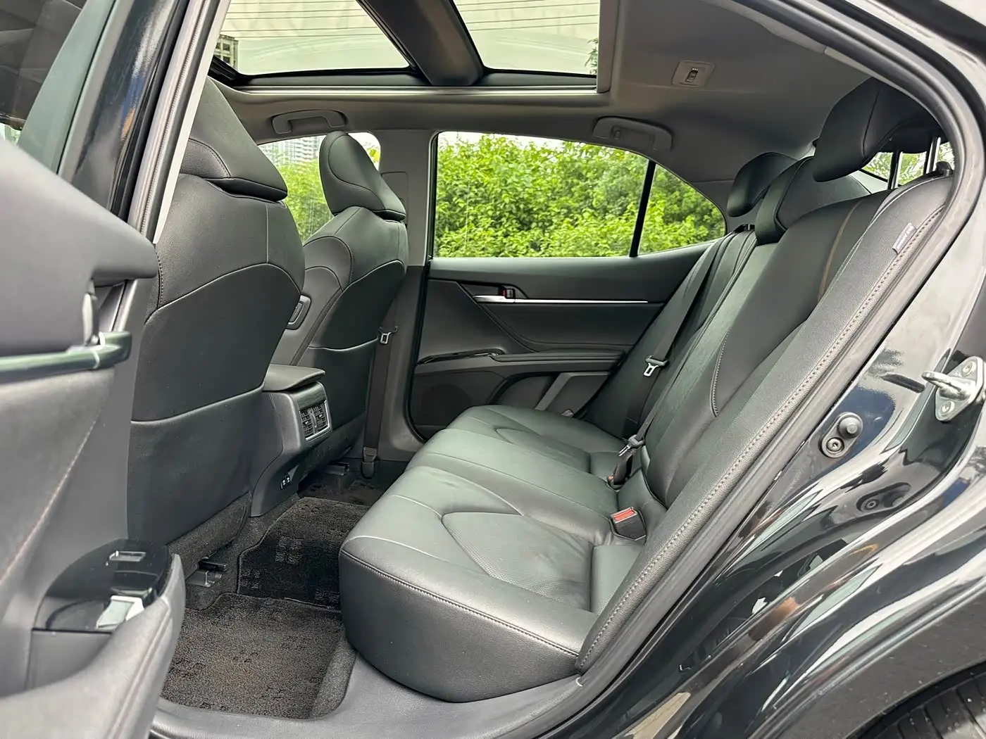 Toyota Camry 2022 — Photo 7/9