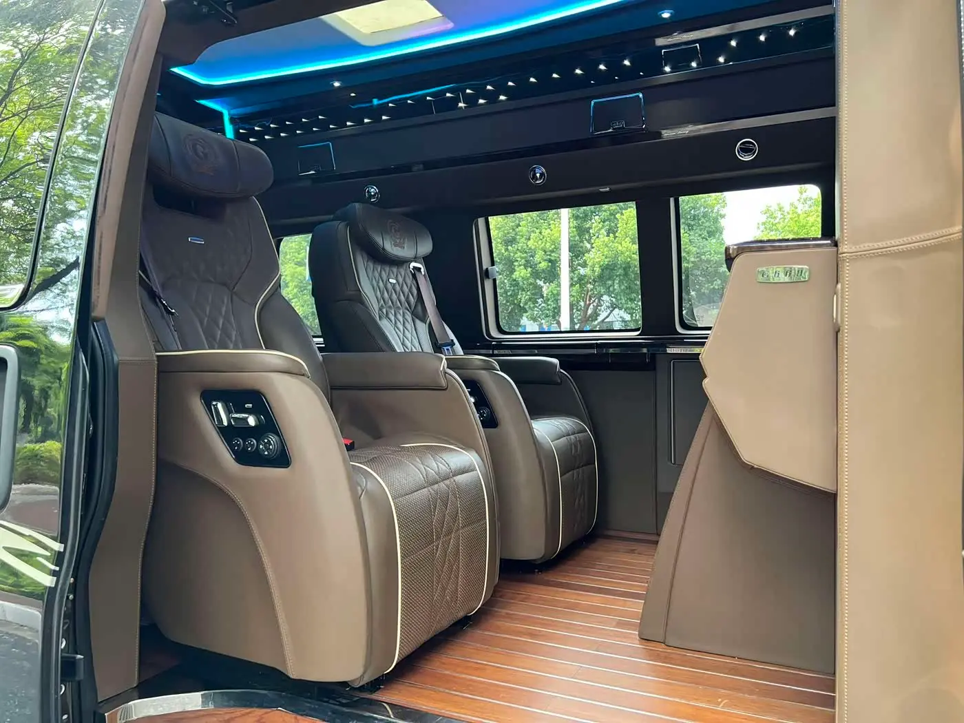 GMC Savana 2018 — Photo 14/20