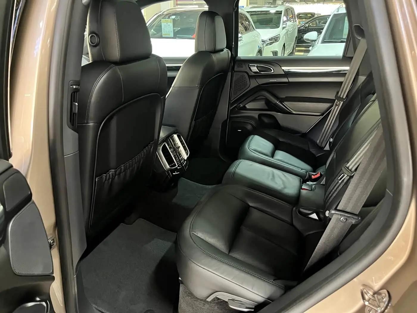 Porsche Cayenne 2017 — Фото 9/17