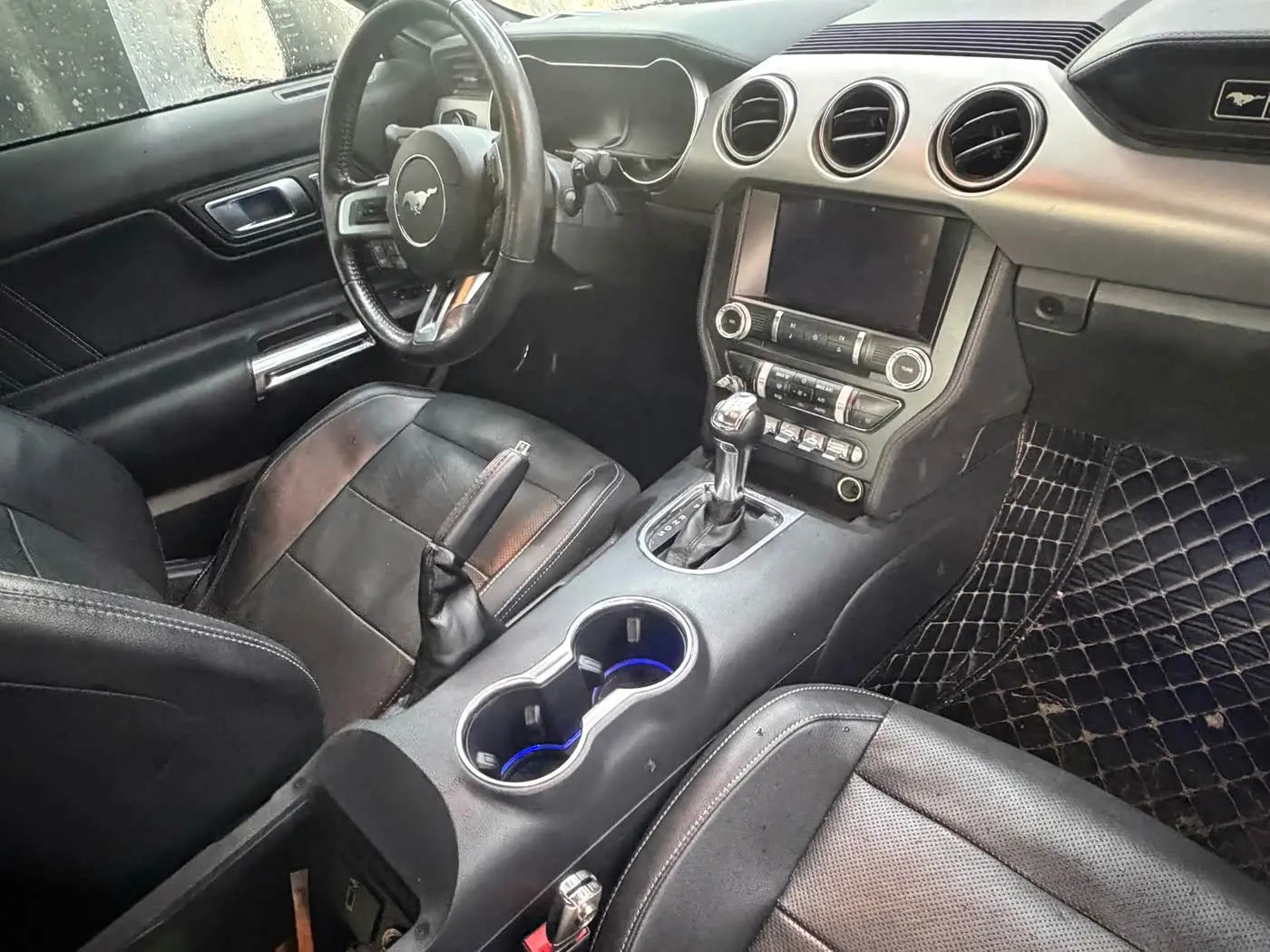 Ford Mustang 2021 — Photo 3/17