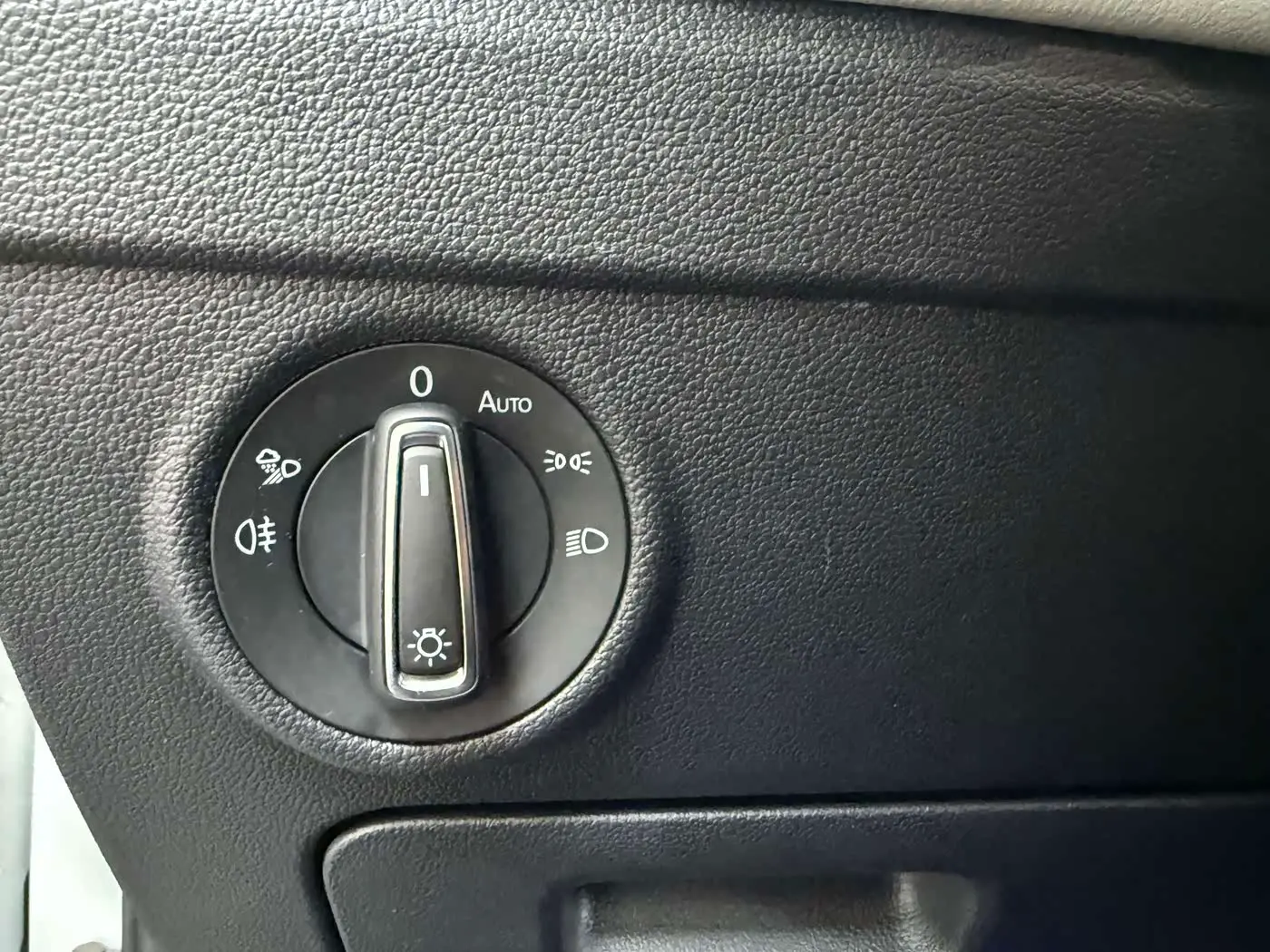Volkswagen Tiguan L 2023 — Photo 15/20