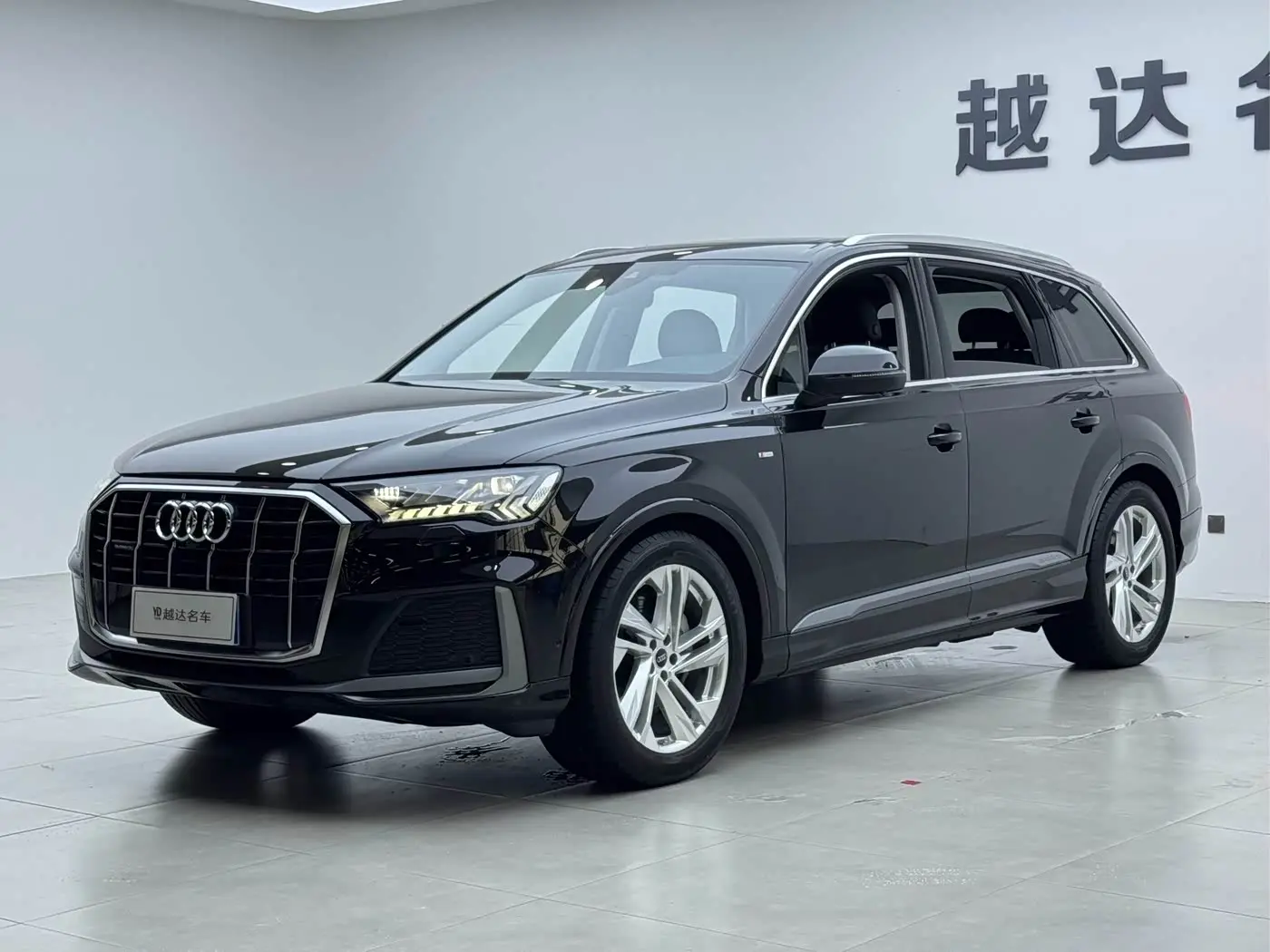 Audi Q7 2024 — Фото 4/20