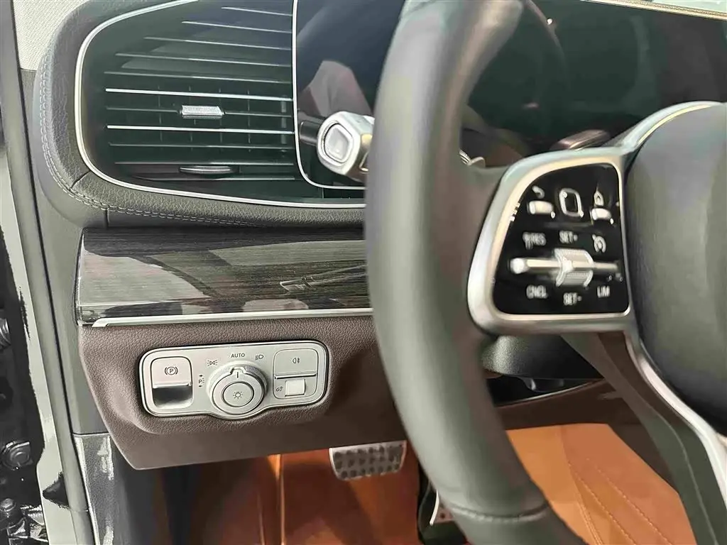 Mercedes-Benz GLE 2022 — Photo 11/18