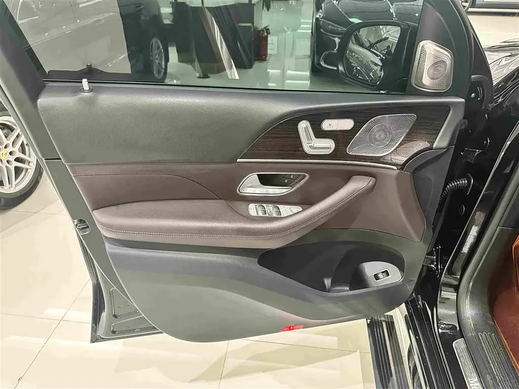 Mercedes-Benz GLE 2022 — Photo 7/18